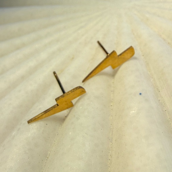 14K Gold Vermeil Lightning Bolt Ear Stud 13mm - Picture 8 of 8